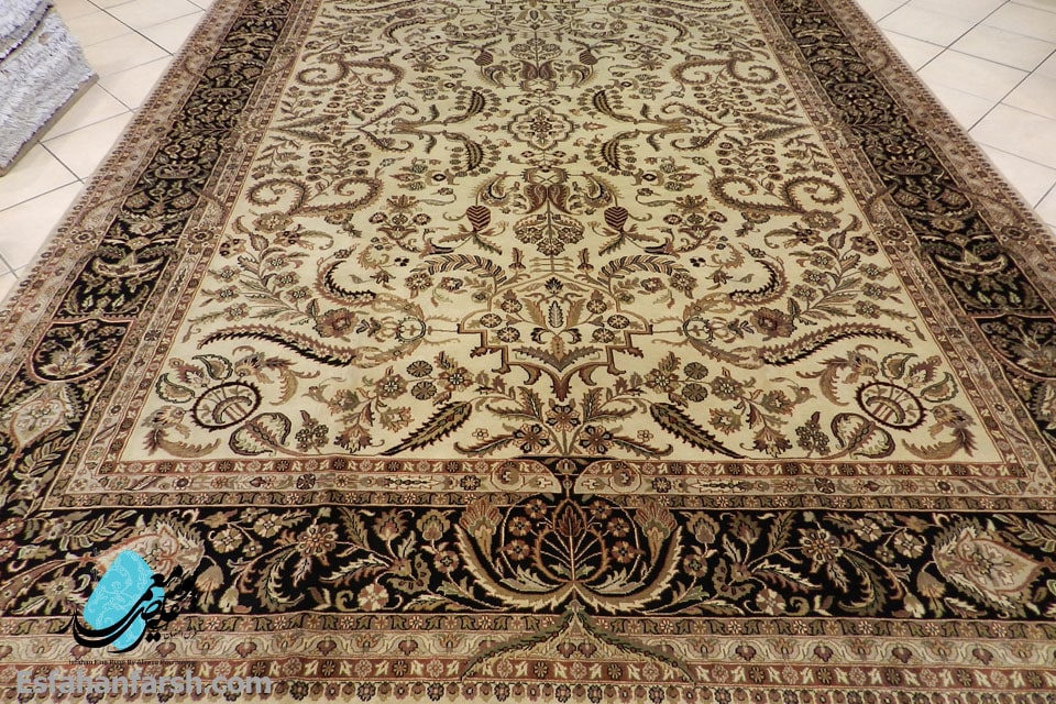قالی بافی و فرش بافی جزو کار مهم مردم نائین است
