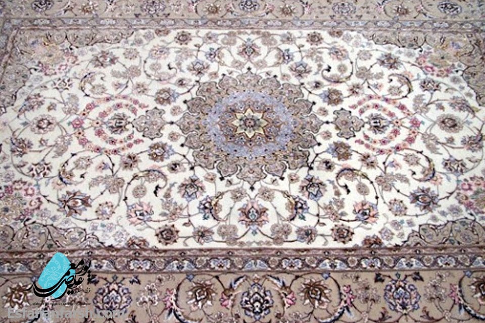 گره فارسی و دو پود از مشخصات فرش نائین می باشد