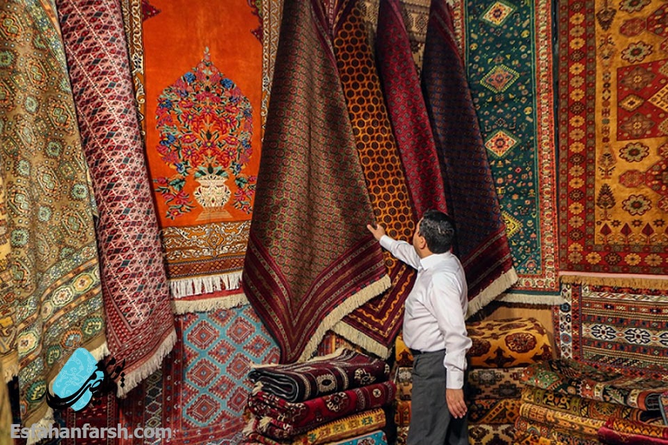 تجارت فرش دستباف سالانه حدود 200 میلیون دلار تخمین زده می شود و ایران حدود 30 درصد آن را به خود اختصاص داده است